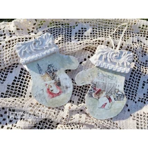 Fehér kesztyű falapon-egeres