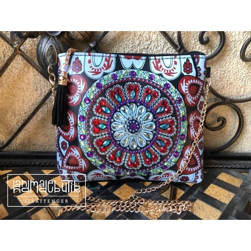 HAND MADE BUTIK- GYÉMÁNTSZEMES KIS TÁSKA